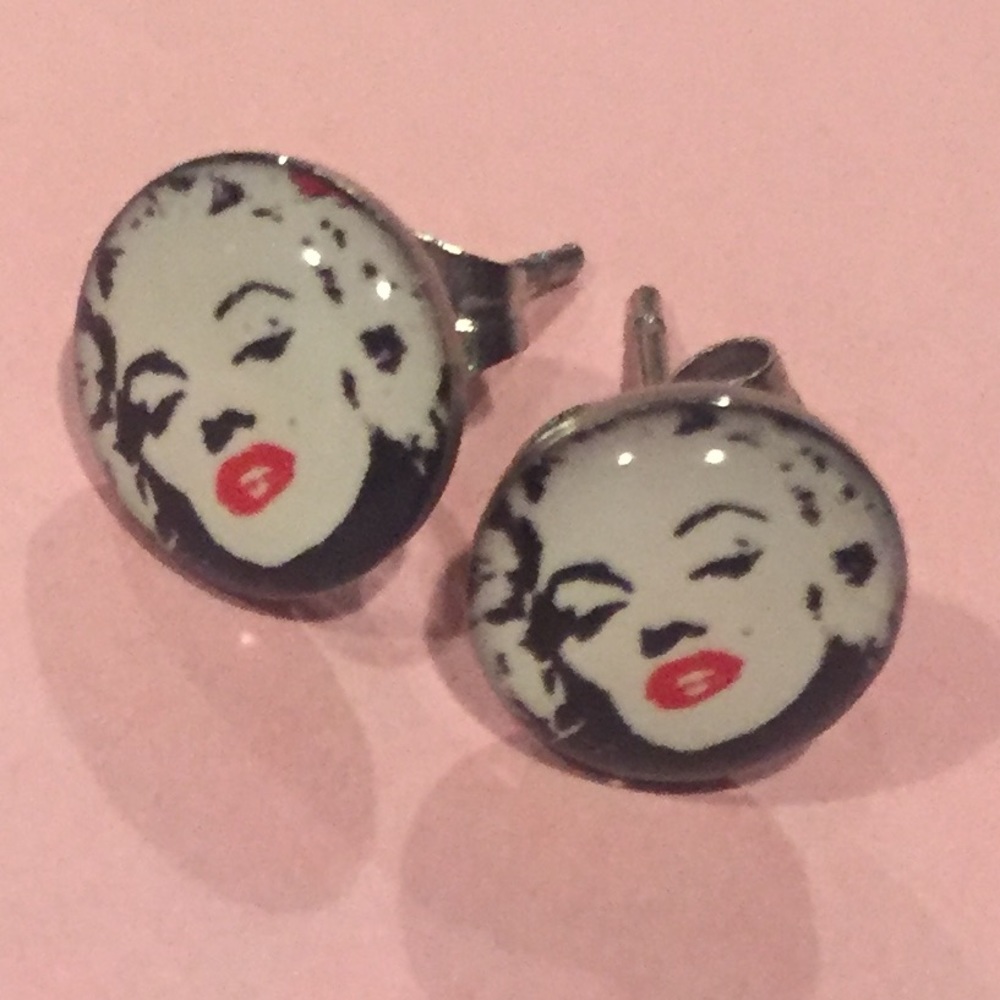 NEW Marilyn Monroe earrings